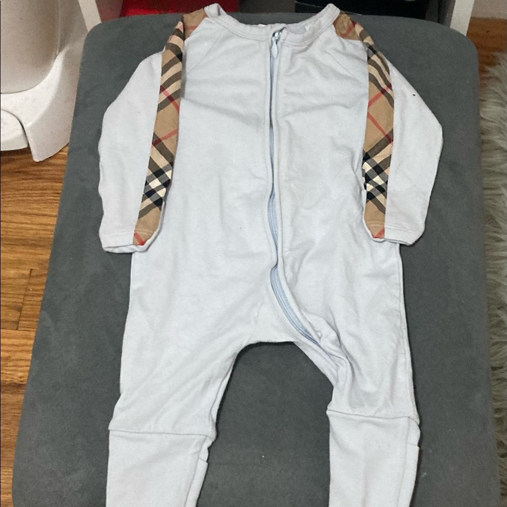 3 piece Burberry set /Runs big